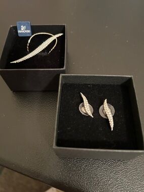 Swarovski Silver Crystal Leaf Earrings and Necklace